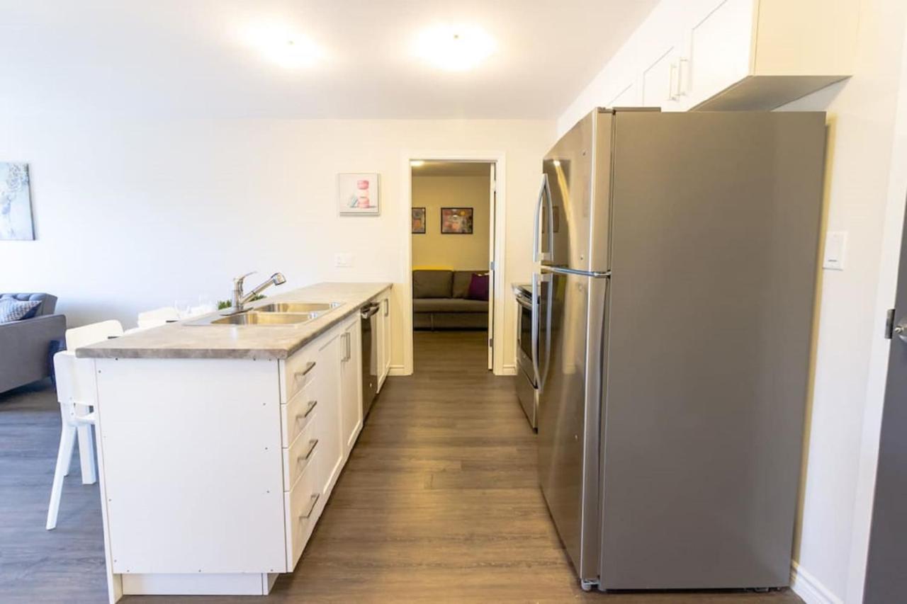 Newly Renovated Modern Condo Near Hospital, Unb Patio & Parking Coffee セント・ジョン エクステリア 写真