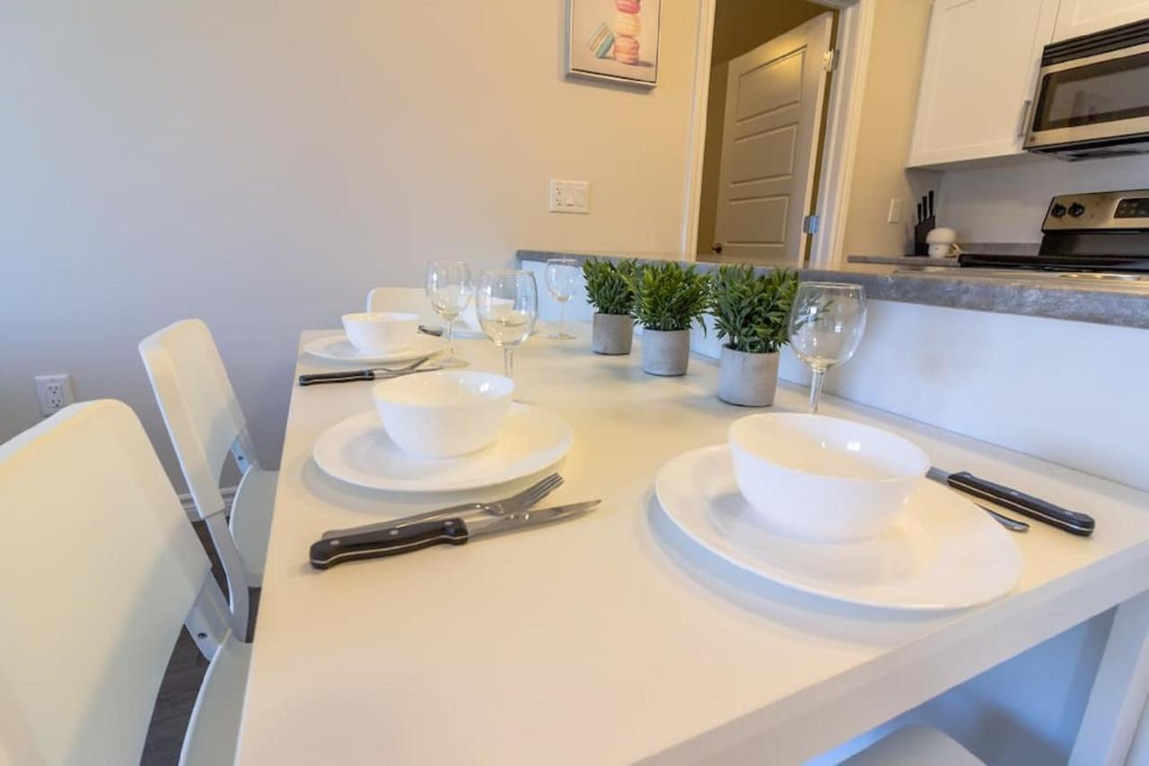 Newly Renovated Modern Condo Near Hospital, Unb Patio & Parking Coffee セント・ジョン エクステリア 写真