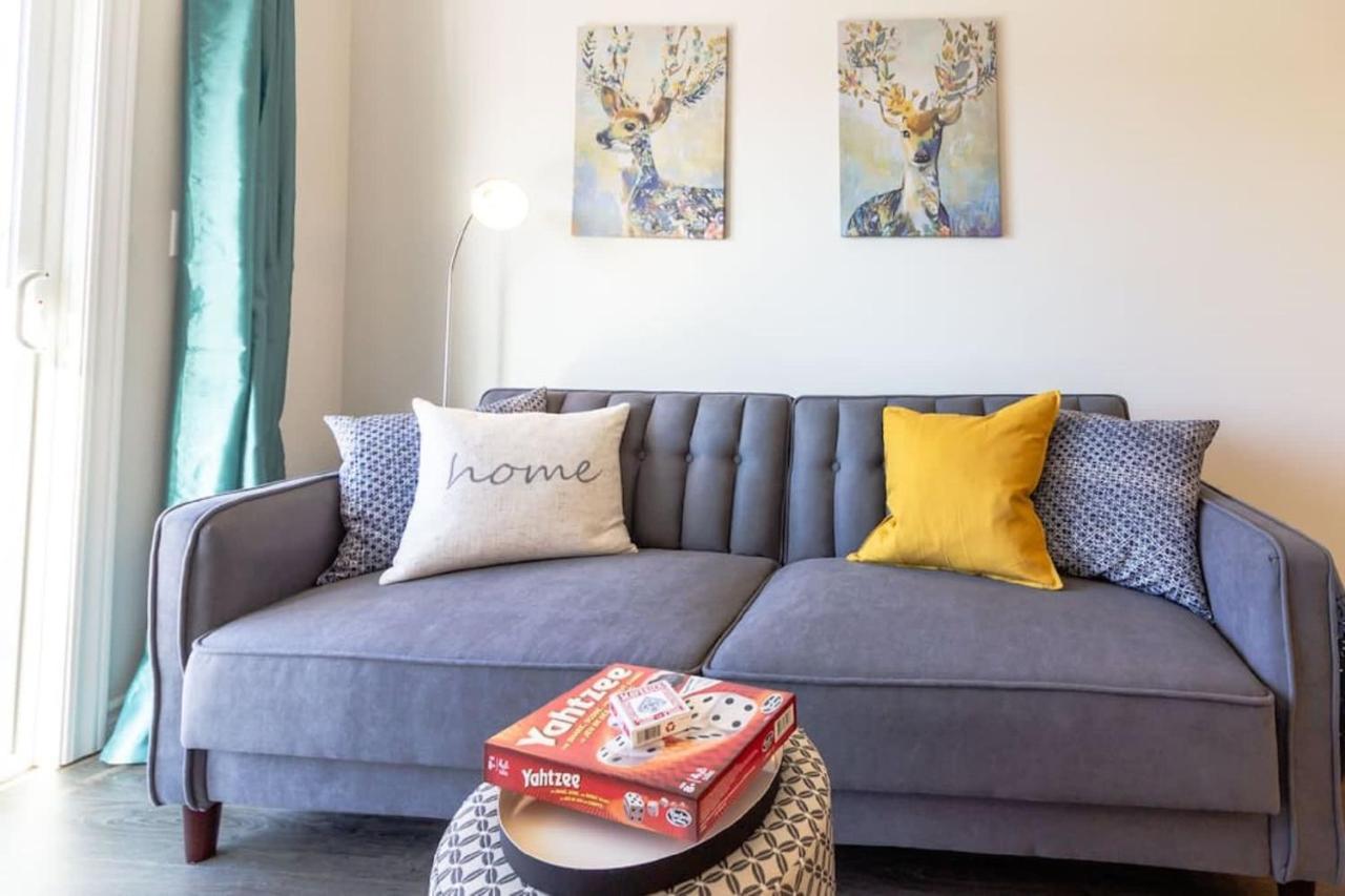 Newly Renovated Modern Condo Near Hospital, Unb Patio & Parking Coffee セント・ジョン エクステリア 写真