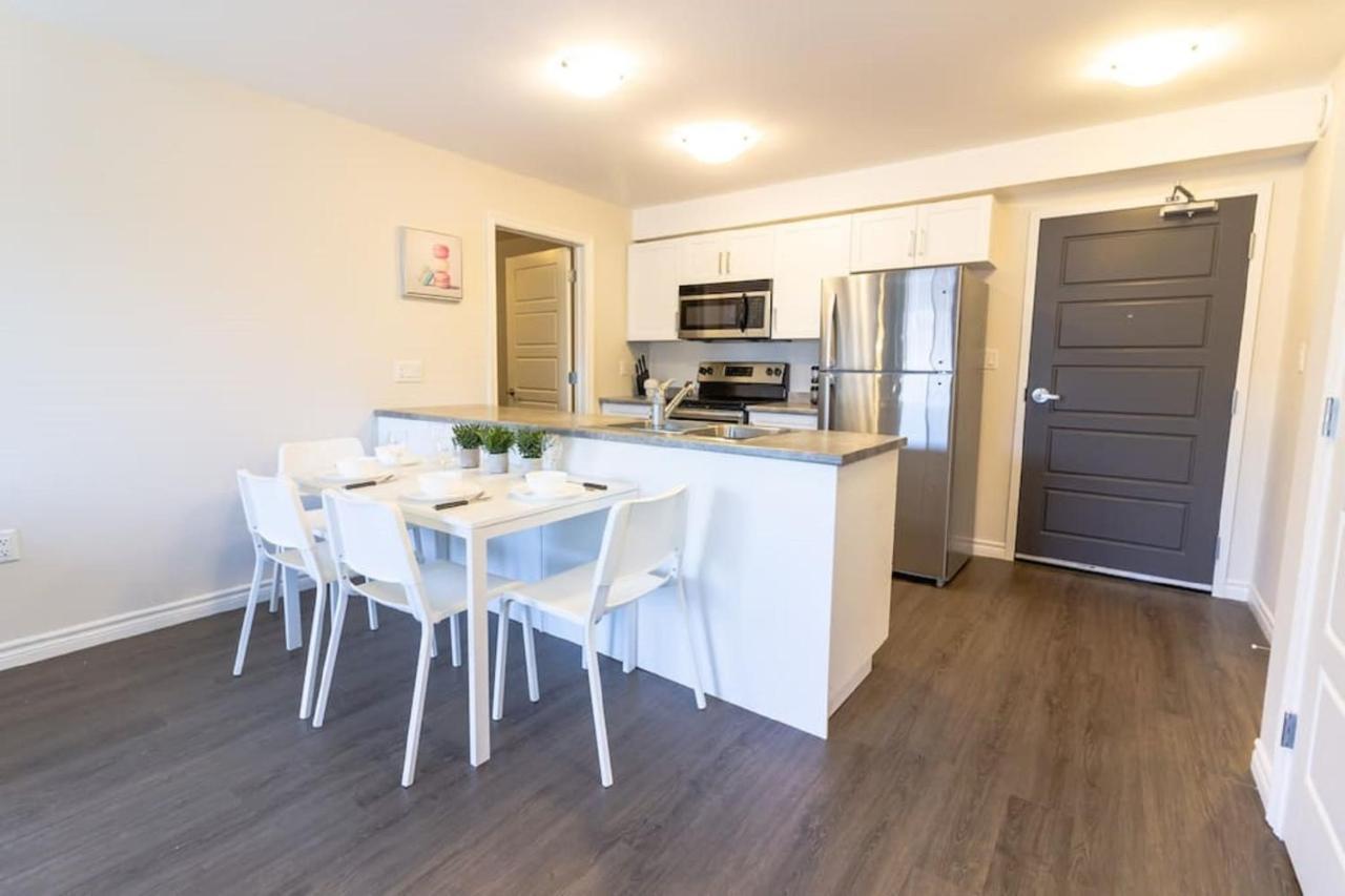 Newly Renovated Modern Condo Near Hospital, Unb Patio & Parking Coffee セント・ジョン エクステリア 写真