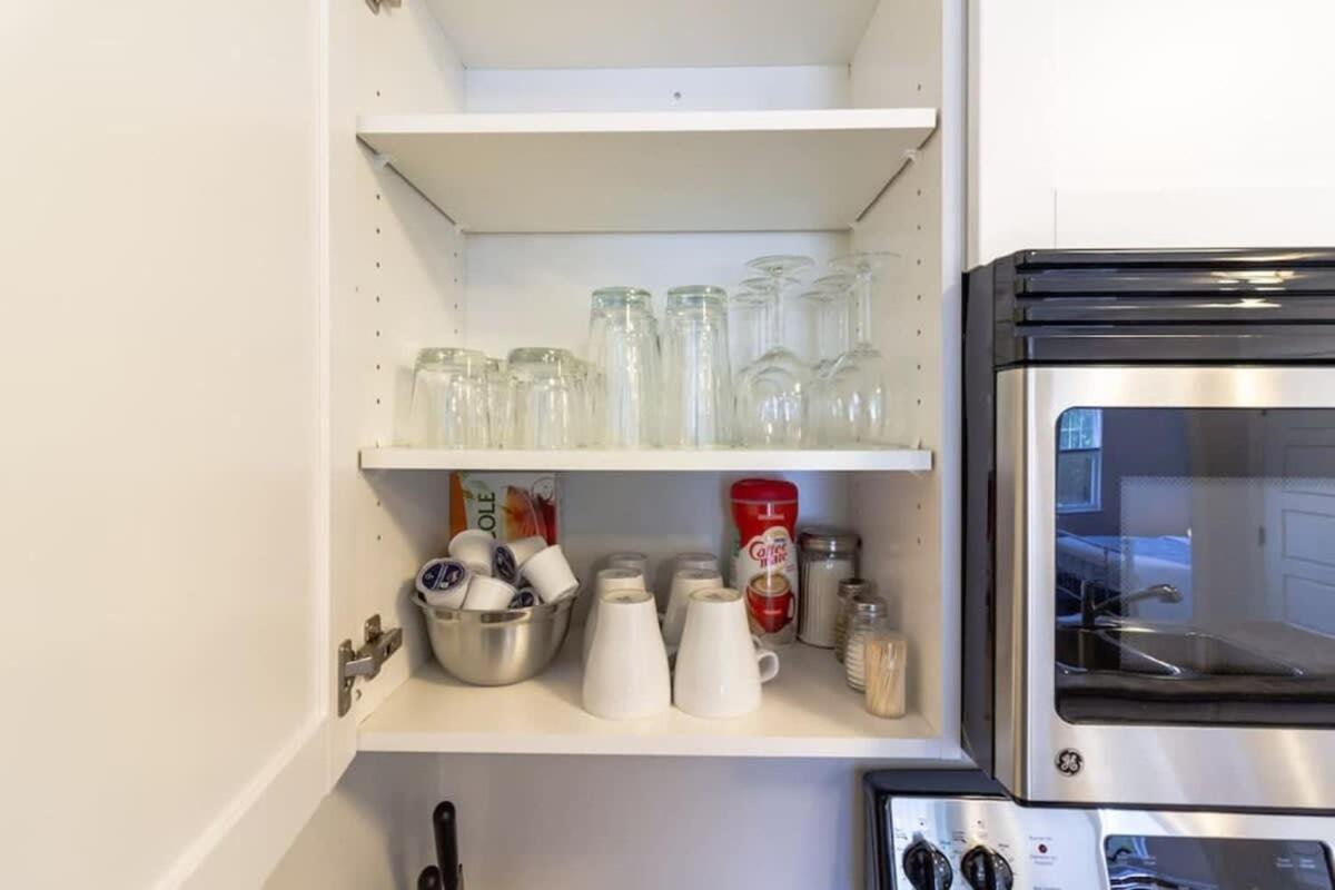 Newly Renovated Modern Condo Near Hospital, Unb Patio & Parking Coffee セント・ジョン エクステリア 写真