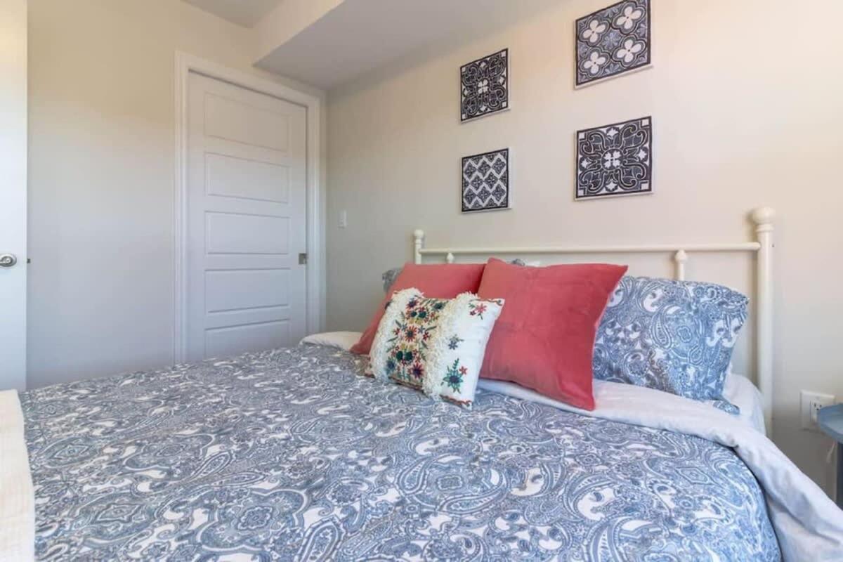 Newly Renovated Modern Condo Near Hospital, Unb Patio & Parking Coffee セント・ジョン エクステリア 写真
