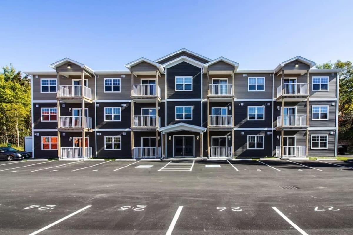 Newly Renovated Modern Condo Near Hospital, Unb Patio & Parking Coffee セント・ジョン エクステリア 写真